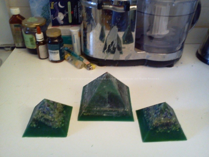 Piramidi 9 cm gemelle.