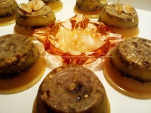 Orgonite naturale quarzo citrino Orgonite Nturale in cera d'api con quarzo citrino, shungite grezza, e graniglia di quarzo citrino burattata nella parte superiore.