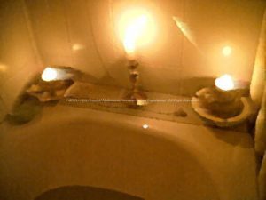 Some candles, orgonite beeswax instead a gum duck, wait a while and then enjoy your orgonic bath. Orgoniti naturali bagno orgonico.