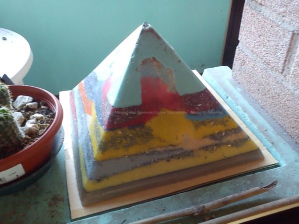 Pyramid orgonite Selene Mirror, beeswax, quartz amethyst, hyalin laser quartz, shungit, selenit and metals