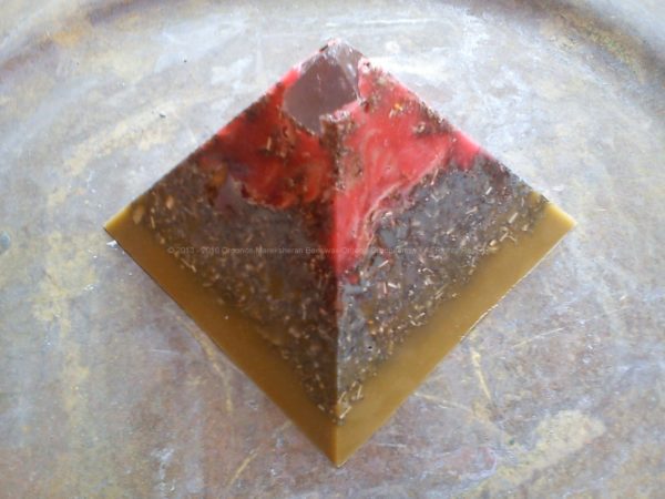 Pyramid orgonite with a big hyalin quartz on top and a big shungit on the heart.