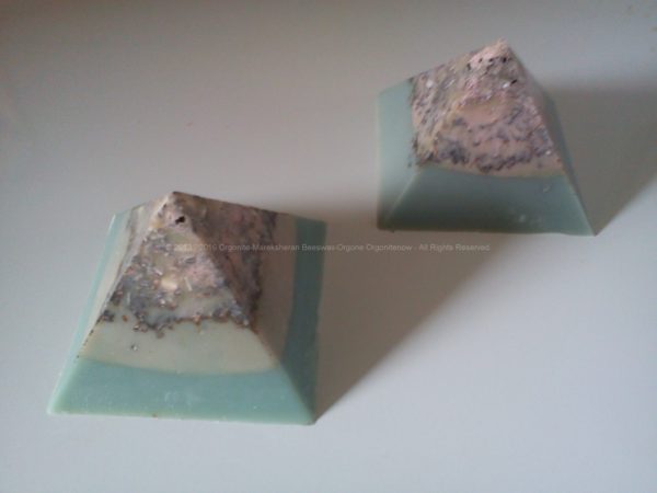 Pyramid orgonite 9 cm