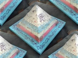 Orgonite Pyramid 17 Solar : 5 amethyst quartz