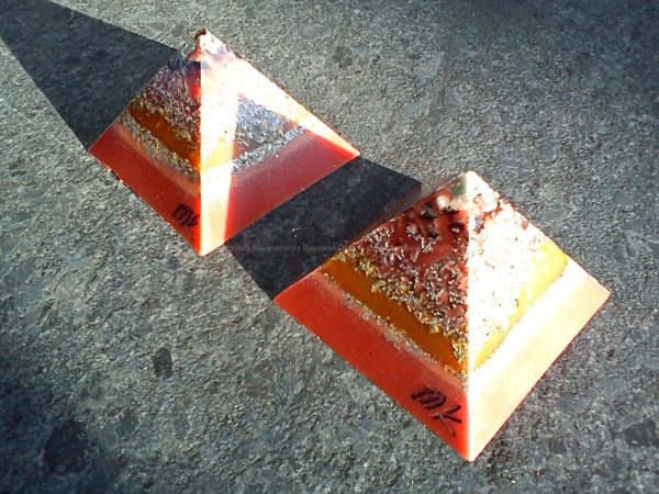 Pyramid Orgonite 9 cm 013, beeswax and hyalin quartz, couple