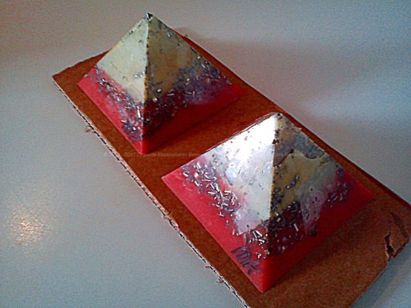 Orgonite Pyramid twins excellence 010