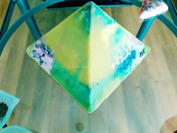 Seagull 24 cm pyramid orgonite
