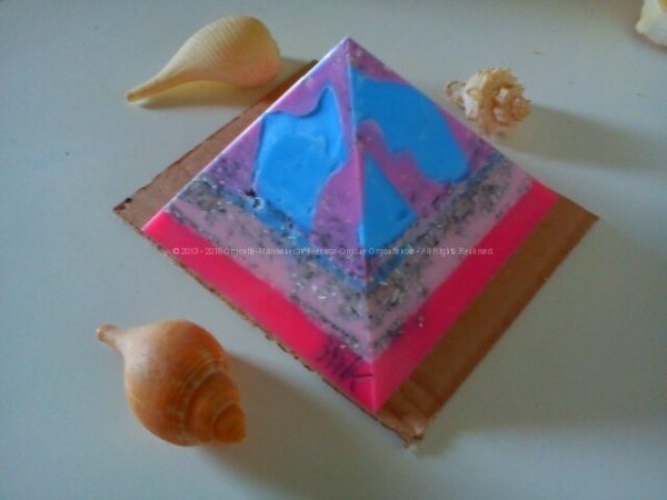 Veganite Pyramid 12 Excel 003 soywax minerals and metals