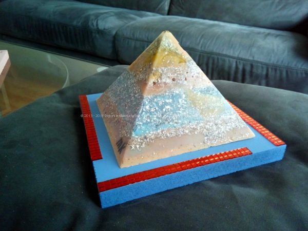 Amletyca 17 cm pyramid orgone