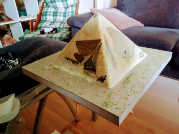 Sunspot 18 cm pyramid orgonite -10