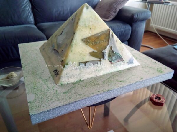 Sunspot 18 cm pyramid orgonite -9