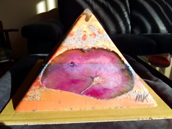 Ciao 24 cm pyramid orgonite, rock quartz, shungite, blaclk tourmaline, beeswax metals and agate.