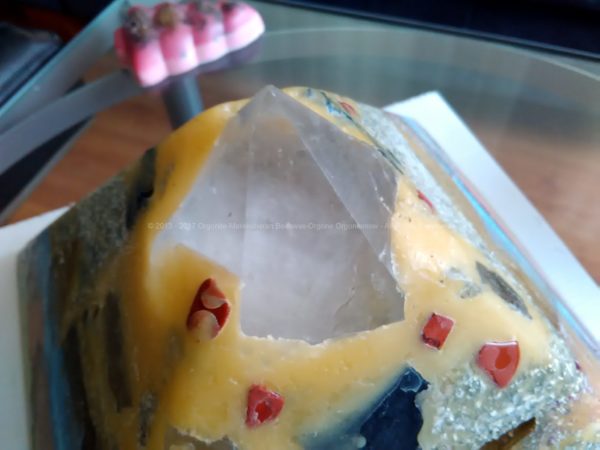 Hydra 24 cm pyramid orgonite, several huge rock quartz, a quartz sphere, shungite, beeswax and metals, glass.