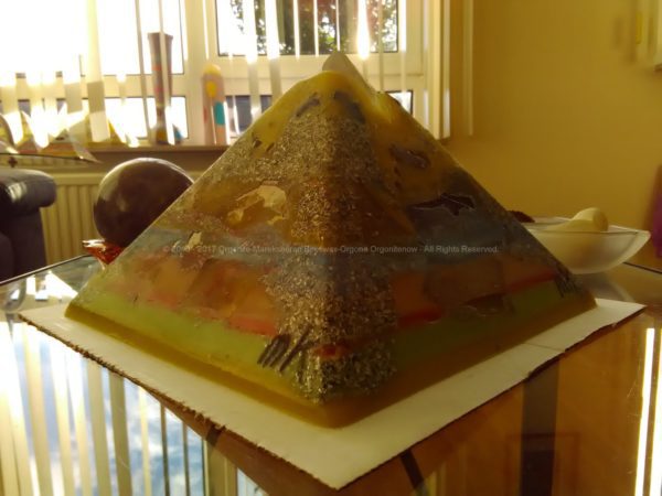 Hydra 24 cm pyramid orgonite, several huge rock quartz, a quartz sphere, shungite, beeswax and metals, glass.
