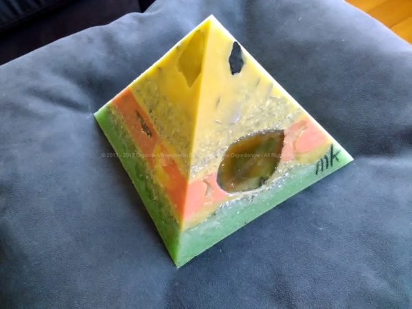 Indigo - Piramide Orgonite Special 17 cm 04