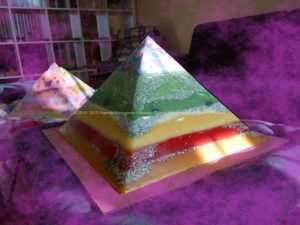 Martyrs 24 cm pyramid orgonite