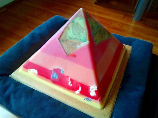 Rosa Rosae 24 cm pyramid orgonite