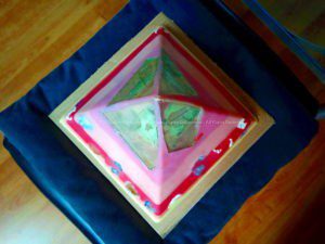 Rosa Rosae 24 cm pyramid orgonite