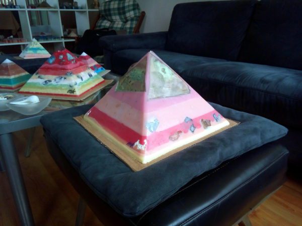 Rosa Rosae 24 cm pyramid orgonite