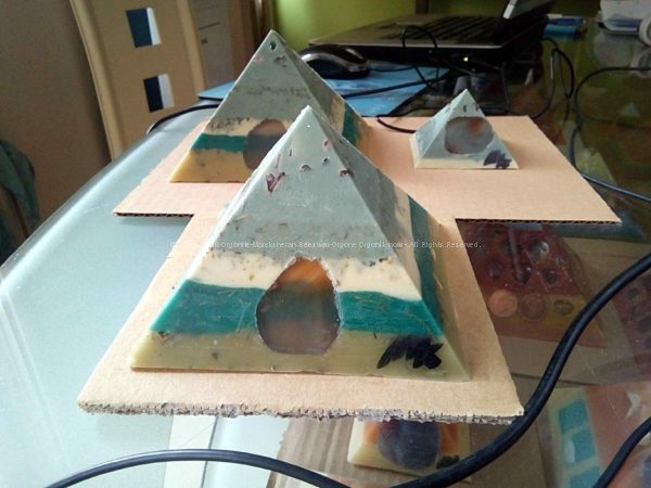 Amon Gizah pyramids orgonite set