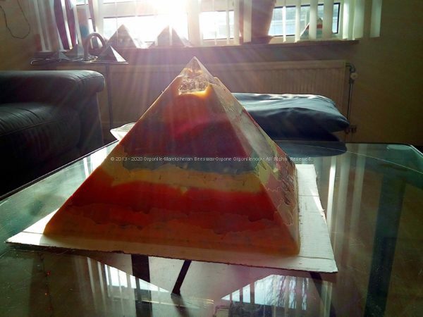 Merry Christmas 24 cm pyramid beeswax orgonite