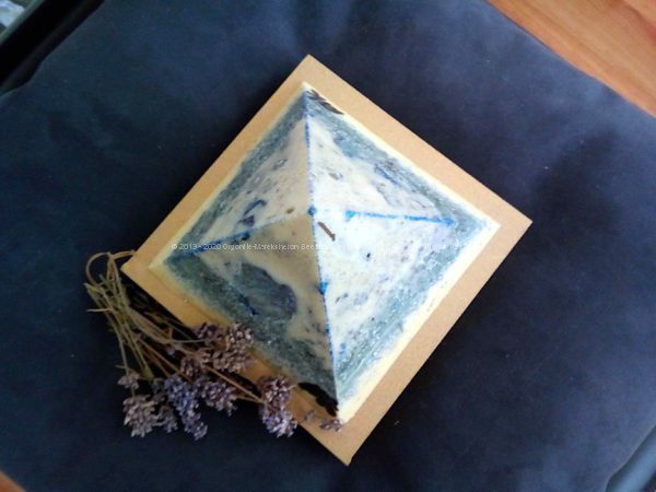 Lavender Blue 13 cm pyramid