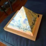 Multistones 13 cm beeswax pyramid