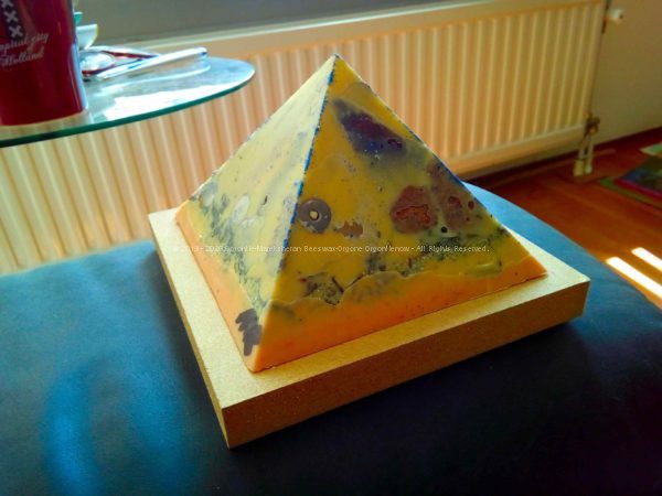 Multistones pyramid orgonite