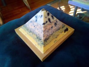 Estate va 13 cm pyramid orgonite quarzo tormalina 020