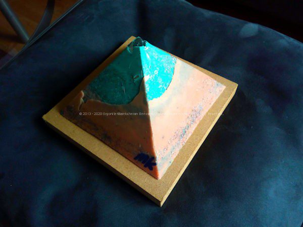New era piramide orgonite 13 cm quarzo tormalina 022