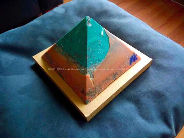 New era piramide orgonite 13 cm quarzo tormalina