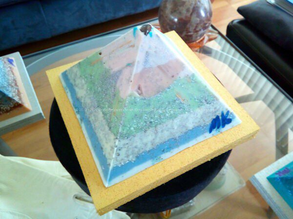 Oasis piramide orgonite
